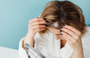 Τι πρέπει να κάνετε με τις πρώτες λευκές τρίχες σας;