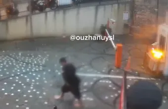 Κωνσταντινούπολη: Η στιγμή που 14χρονος πατάει σε λακκούβα με νερό και βρίσκει τραγικό θάνατο από ηλεκτροπληξία - Συγκλονιστικό βίντεο
