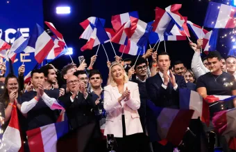 Γαλλία: Η Μαρίν Λεπέν υπόσχεται να αποκαταστήσει την τάξη και να περιορίσει την «επιρροή των Βρυξελλών»