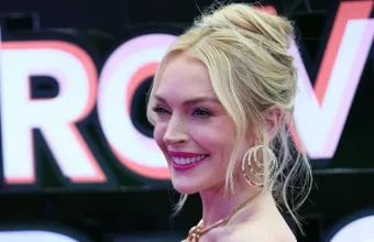 «Return to You»: Η Λίντσεϊ Λόχαν ενώνει ξανά τις δυνάμεις της με τον σκηνοθέτη του «Mean Girls»
