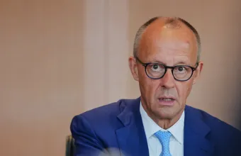 Ο Μερτς ζητεί ενότητα για την Ουκρανία, απέναντι στη Ρωσία και δείχνει ως υπεύθυνη την AfD