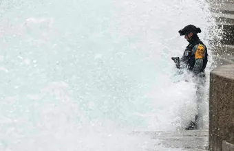 Μεξικό: Ο τυφώνας Σάιμον σαρώνει τις ακτές με ανέμους 195 χλμ./ώρα - Μαζικές εκκενώσεις