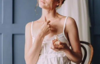 Από το shower gel μέχρι το hair mist: Πώς το άρωμα έγινε ολόκληρη beauty routine