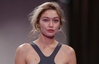 Miu Miu: Η Gigi Hadid με ένα ανατρεπτικό look και ένα show γεμάτο stars