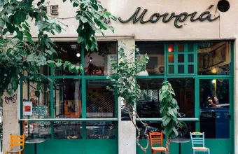 Η Μουριά στα Εξάρχεια κλείνει μετά από 111 χρόνια: Οι αναμνήσεις και το τελευταίο γλέντι