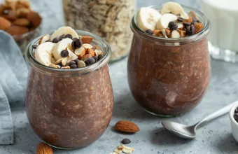 Overnight oats: Πώς να τα κάνεις πιο νόστιμα, κρεμώδη και σωστά δεμένα