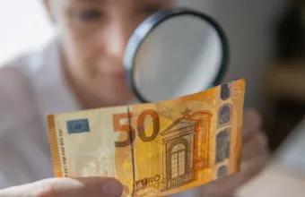 Αλεξανδρούπολη: Συνελήφθη άνδρας με 54 πλαστά χαρτονομίσματα των 50 ευρώ