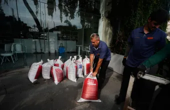 Μεξικό: Ο τυφώνας Σάιμον με ανέμους 250 χλμ./ώρα απειλεί τις ακτές του Ειρηνικού – Φόβοι για πλημμύρες και κατολισθήσεις