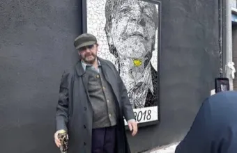 The Fall: Τοιχογραφία στο Σάλφορντ για τον Μαρκ Ε. Σμιθ – Ο άνθρωπος που έκανε το post-punk έναν δικό του, αλλόκοτο κόσμο