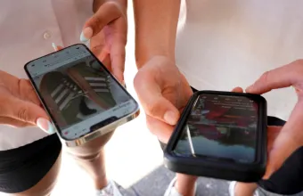 Βουλή: Κατατέθηκε το νομοσχέδιο για τα social media – Ποιους αφορά η απαγόρευση