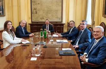 Συνάντηση Θεοδωρικάκου - Στουρνάρα: Στο επίκεντρο η πορεία των επενδύσεων και οι γεωστρατηγικές εξελίξεις