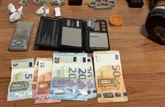Διακίνηση ναρκωτικών σε Θησείο-Κεραμεικό: Συνελήφθησαν τρεις νεαροί - «Εγκέφαλος» ένας 17χρονος