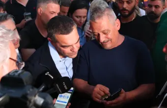 Θεσσαλονίκη: Να στηριχθούν οι άνθρωποι της παραγωγής, ζήτησε ο Τσίπρας στη συνάντηση με αλιείς