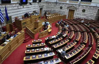 Social media: Αντιπαράθεση στη Βουλή για το όριο των 15 ετών - Απόψε η ψηφοφορία
