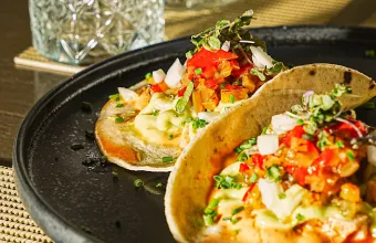 Στο Yucatan του Παλαιού Φαλήρου για tacos, carne asada και μαργαρίτες