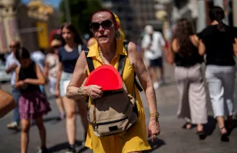 Γυναίκα με ανεμιστήρα Ισπανία