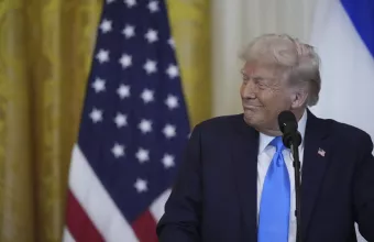Νέο εκτελεστικό διάταγμα Τραμπ: Επαναφέρει το πλαστικό- Τέλος στα χάρτινα καλαμάκια