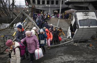 «Aνθρωπιστικούς διαδρόμους» ανοίγει η Ρωσία από Κίεβο και άλλες 4 πόλεις -Το πρώτο κομβόι αμάχων απομακρύνθηκε από το Σούμι