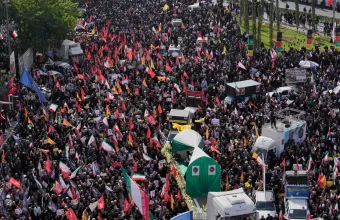 Ιράν: Λαοθάλασσα για τις κηδείες των νεκρών στον πόλεμο με το Ισραήλ