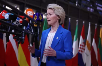 Φον ντερ Λάιεν για συνάντηση Τραμπ- Ζελένσκι: Χαιρετίζουμε όλες τις προσπάθειες