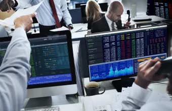 Στις αγορές το ελληνικό Δημόσιο με 10ετές ομόλογο	