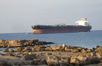 «Στην αρχή φοβήθηκαν- Τους αφήνουν να κυκλοφορούν», λέει ο πατέρας Έλληνα ναυτικού στο υπό κατάληψη τάνκερ 