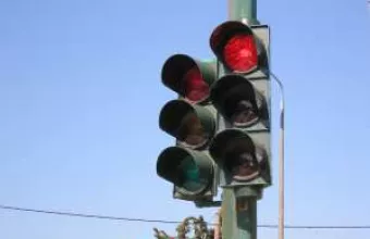 νεαρός πέρασε 12κόκκινα φανάρια για μην κάνει αλκοτέστ 