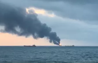 Ουκρανία: Στις φλόγες παραδόθηκε η «ναυαρχίδα» του ρωσικού στόλου- Τη χτύπησαν με Neptune λένε Ουκρανοί