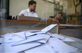 Ψηφοδέλτια μέσα στην κάλπη 