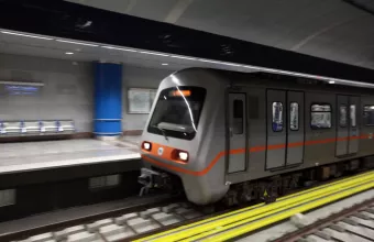 Κουκουλοφόροι έγραψαν συνθήματα και έβαψαν αγάλματα στον σταθμό του μετρό Ακρόπολης
