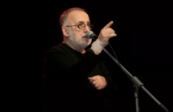 Θάνος Μικρούτσικος