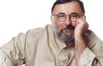 Γιατί η οικογένεια του Θάνου Μικρούτσικου δεν αποδέχεται την κηδεία δημοσία δαπάνη