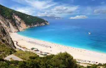 Διακοπές σε 5 ελληνικά νησιά από τη Δευτέρα προσφέρει η βρετανική TUI - Ποια είναι