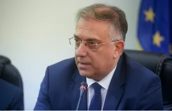 Προς συμφωνία για ψήφο αποδήμων. Η νέα κυβερνητική πρόταση για Επικρατείας και επιστολική ψήφο