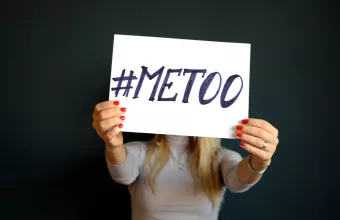 H δύσκολη εφηβεία του ελληνικού «me too»
