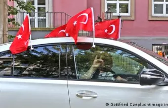 Οι Γκρίζοι Λύκοι παίζουν μπάλα στη Γερμανία
