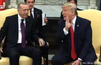 Ξεσκονίζει κόκκινο χαλί για Τραμπ ο Ερντογάν