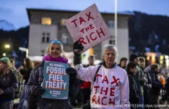 «Eat the rich» φωνάζουν διαδηλωτές στο Νταβός
