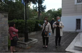 Άνοιξαν οι εκκλησίες: Με πιστούς, περιορισμούς και αποστάσεις οι λειτουργίες