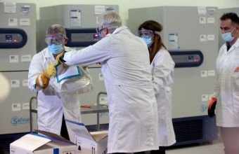 Λονδίνο: Δεύτερη δόση με «κοκτέιλ» εμβολίων κορωνοιού σε σπάνιες περιπτώσεις