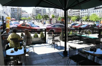 Ανεβάζει ρολά η εστίαση τη Δευτέρα του Πάσχα: Με ποια μέτρα θα λειτουργήσουν τα καταστήματα 