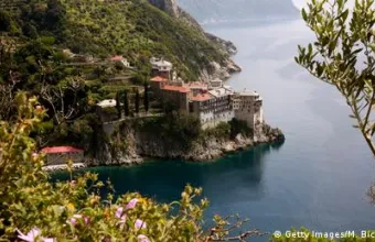 Άγιο Όρος: Θρησκευτικός τουρισμός σε άνοδο, έσοδα σε πτώση