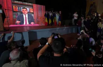 Τζόρτζε Σιμιόν σε προεκλογική οθόνη