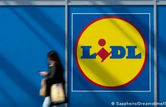 Στόλος Lidl και γερμανική σημαία