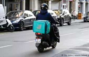 Διανομέας υπό αλγοριθμικό έλεγχο Διανομέας σε πλατφόρμα εργασίας