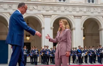 Μελόνι και Μερτς σε επίσημη χειραψία