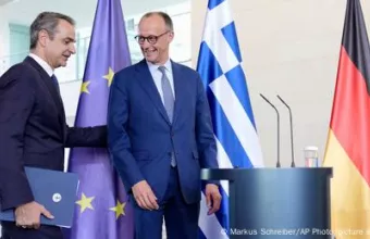 Μητσοτάκης και Μερτς συζητούν πολιτική