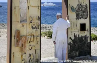 Πάπας στη Λαμπεντούζα