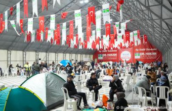 Καταφύγιο για σεισμόπληκτους στην Κωνσταντινούπολη Κάτοικοι σε προσωρινό καταφύγιο