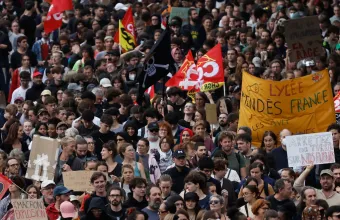 Γαλλία: Με τη συμμετοχή 480.000 διαδηλωτών συνεχίστηκαν και σήμερα οι μαθητικές κινητοποιήσεις- Δείτε βίντεο